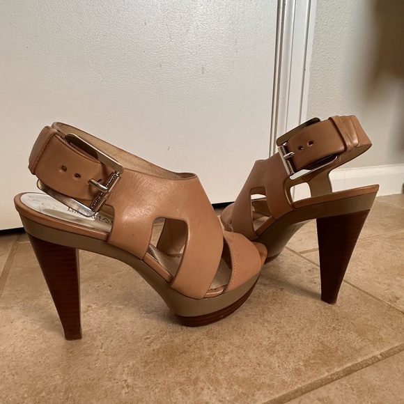 Michael Kors Carla Platform Sandal - Picture 4 of 4